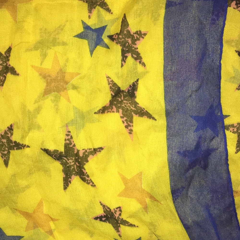 •Star Scarf• - Picture 2 of 3